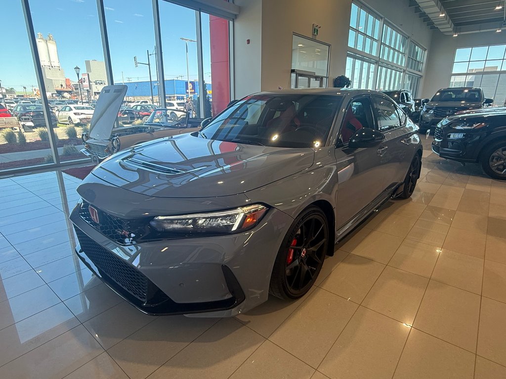 2023 Honda Civic Type R in Montréal, Quebec - 1 - w1024h768px