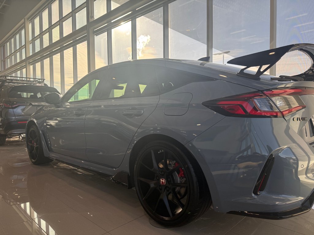 2025 Honda Civic Type R in Montreal, Quebec - 5 - w1024h768px