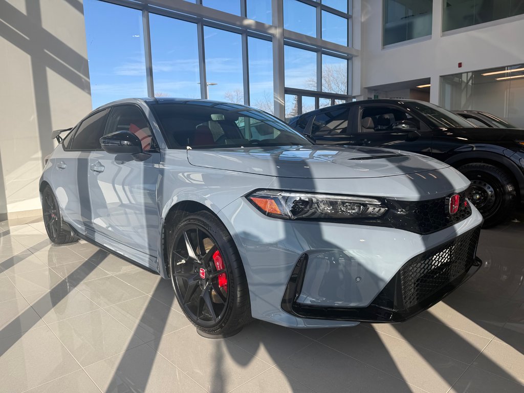 2025 Honda Civic Type R in Montreal, Quebec - 3 - w1024h768px