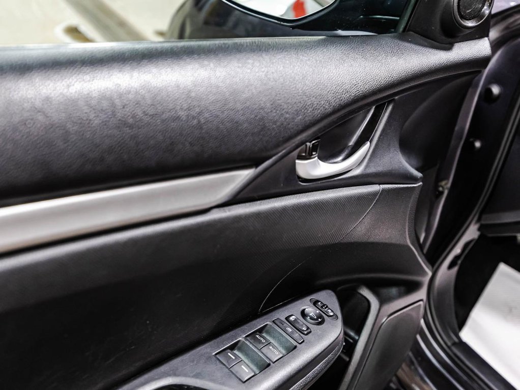 2018 Honda Civic LX  JAMAIS ACCIDENTÉ I GARANTIE 10 ANS 200 000 KM* I CARPLAY SIEGES CHAUFFANTS in , Quebec - 11 - w1024h768px