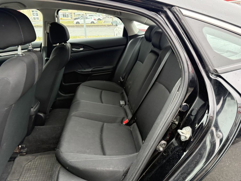 2019 Honda Civic LX MANUELLE!!!!!!!! CARPLAY MAGS I SIEGES CHAUFFANT I CAMERA I BLUETOOTH I SÉCURITÉ ACTIVE in Montréal, Quebec - 6 - w1024h768px
