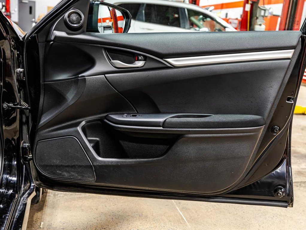2020 Honda Civic LX CARPLAY  SIEGES CHAUFFANTS I CAMERA I BLUETOOTH I SECURITE ACTIVE in Montréal, Quebec - 16 - w1024h768px