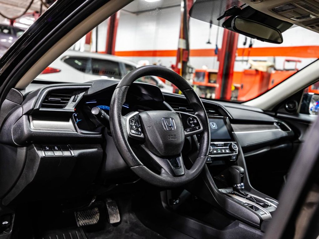 2020 Honda Civic LX CARPLAY  SIEGES CHAUFFANTS I CAMERA I BLUETOOTH I SECURITE ACTIVE in Montréal, Quebec - 19 - w1024h768px