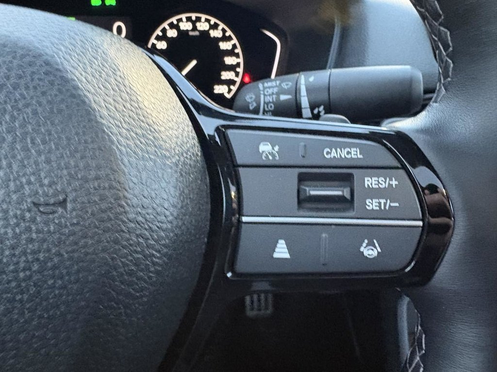Honda Civic Sport eCVT 15 000 KM I 200 HP I TOIT I MAGS I SIEGES CHAUFFANTS I DEMARREUR I CARPLAY 2025 à , Québec - 13 - w1024h768px