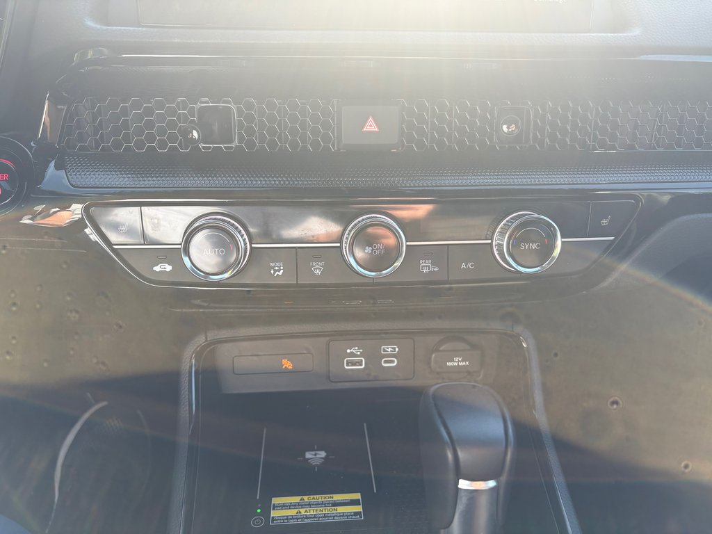 2025 Honda CR-V HYBRID Touring 18 000 KM  JAMAIS ACCIDENTÉ in , Quebec - 11 - w1024h768px
