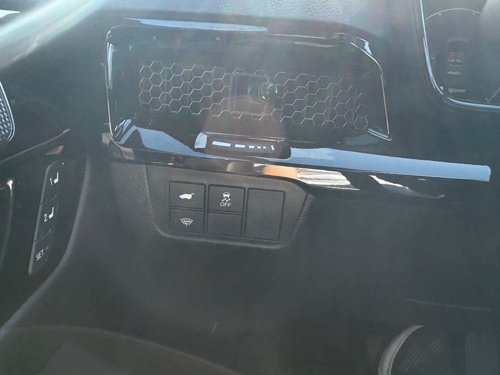 2025 Honda CR-V HYBRID Touring 18 000 KM  JAMAIS ACCIDENTÉ in , Quebec - 9 - w1024h768px