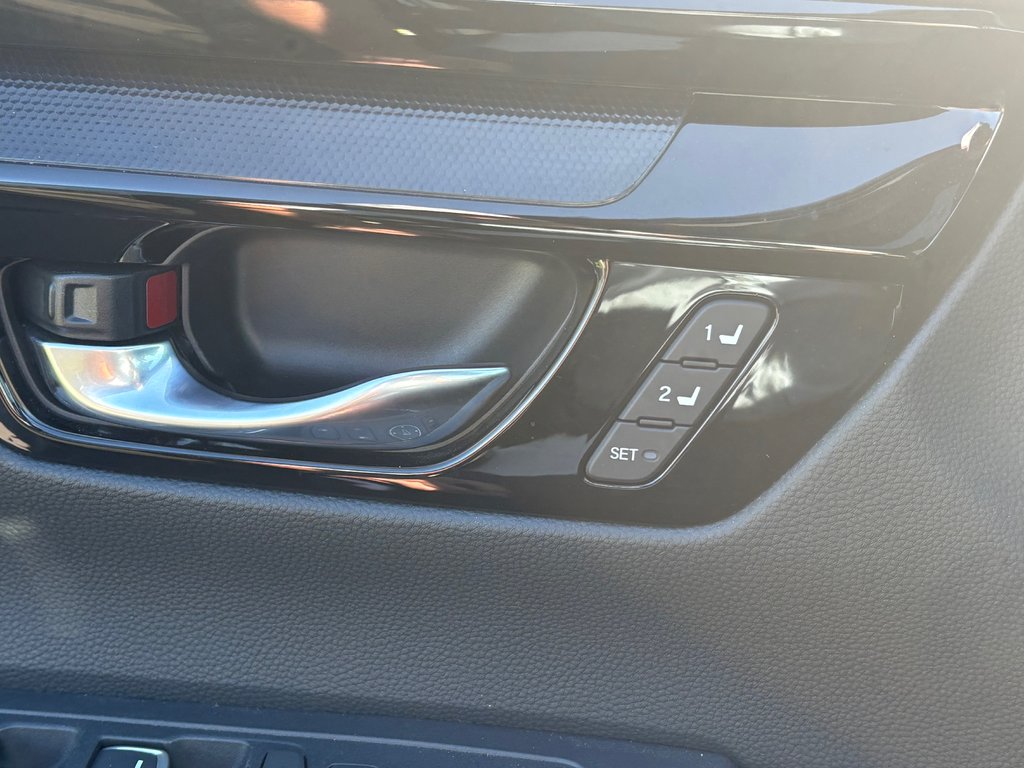 2025 Honda CR-V HYBRID Touring 18 000 KM  JAMAIS ACCIDENTÉ in , Quebec - 14 - w1024h768px