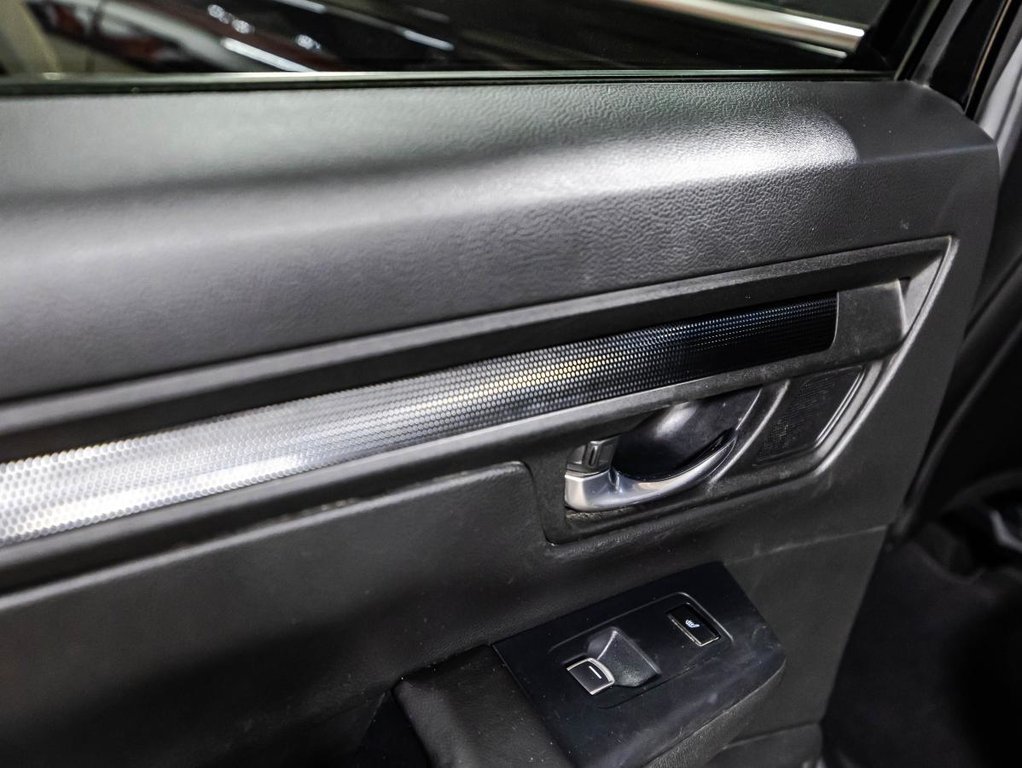 Honda CR-V Hybrid EX-L AWD I CUIR I SIEGES ET VOLANTS CHAUFFANTS I TOIT OUVRANT I DEMARREUR I MAGS I SECURITE ACTIVE 2025 à Montréal, Québec - 12 - w1024h768px