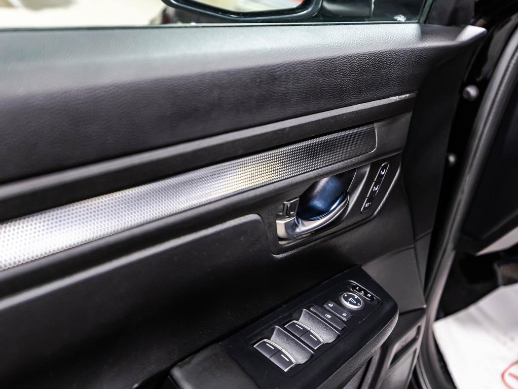 Honda CR-V Hybrid EX-L AWD I CUIR I SIEGES ET VOLANTS CHAUFFANTS I TOIT OUVRANT I DEMARREUR I MAGS I SECURITE ACTIVE 2025 à Montréal, Québec - 11 - w1024h768px