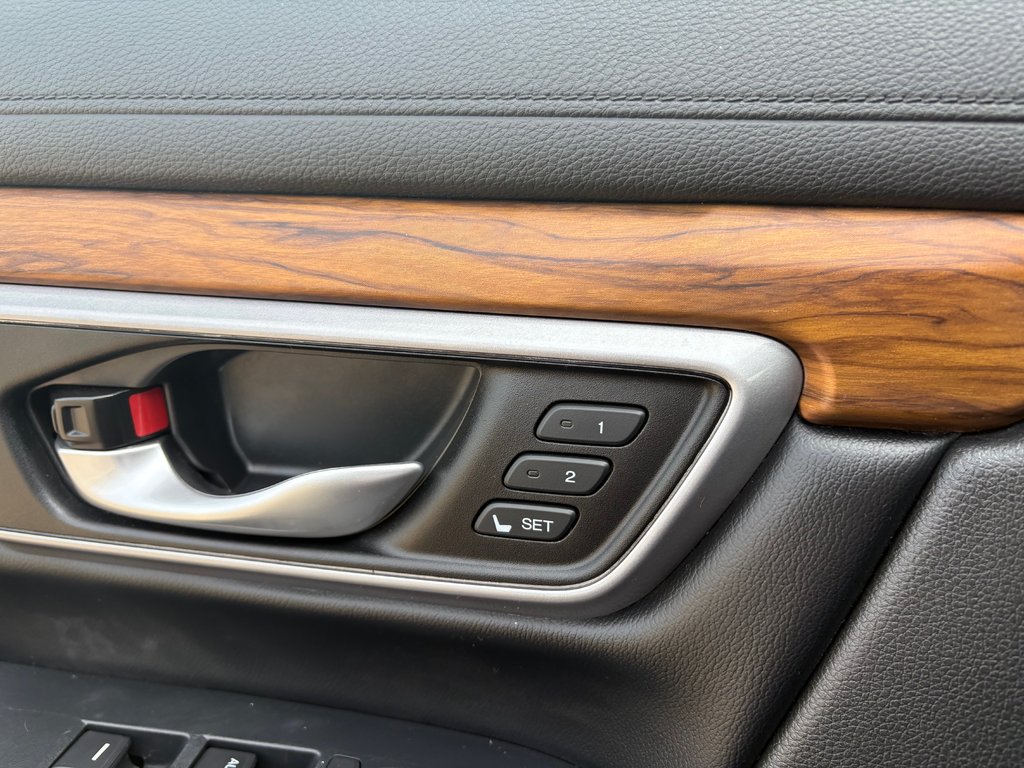 Honda CR-V Touring 2017 à , Québec - 12 - w1024h768px