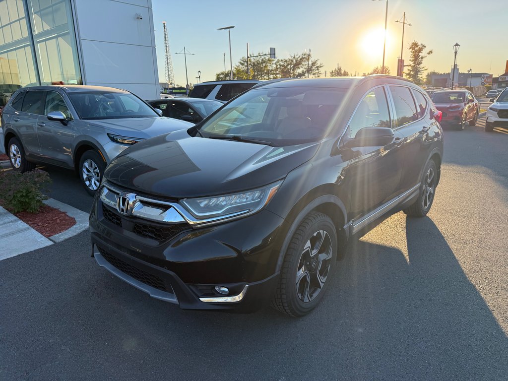 Honda CR-V Touring 2017 à Montréal, Québec - 1 - w1024h768px