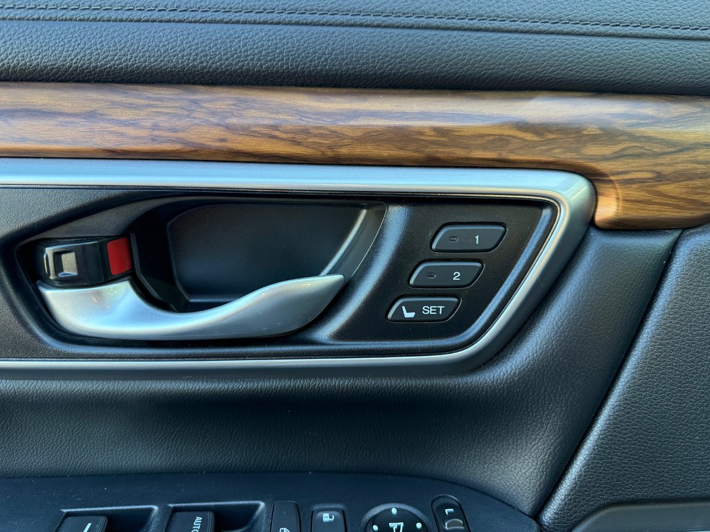 2019 Honda CR-V Touring in Montreal, Quebec - 11 - w1024h768px