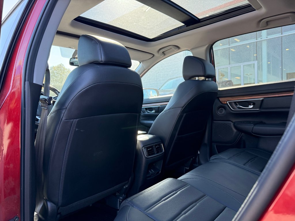 2019 Honda CR-V Touring in Montreal, Quebec - 13 - w1024h768px