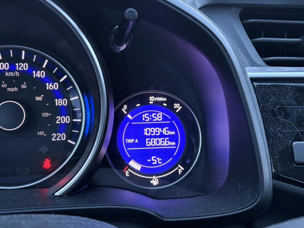 2016 Honda Fit LX  SIÈGES CHAUFFANTS//CAMERA//BLUETOOTH//MAGIC SEATS in , Quebec - 11 - w1024h768px