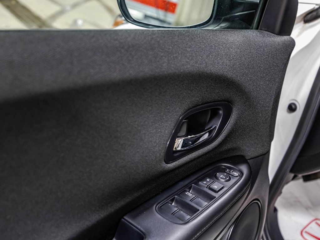 2021 Honda HR-V LX AWD I CARPLAY I MAGS I SIEGES CHAUFFANTS I CAMERA I SECURITE ACTIVE in Montréal, Quebec - 11 - w1024h768px