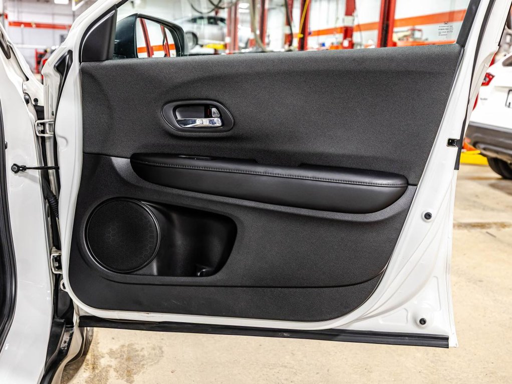 2021 Honda HR-V LX AWD I CARPLAY I MAGS I SIEGES CHAUFFANTS I CAMERA I SECURITE ACTIVE in Montréal, Quebec - 16 - w1024h768px