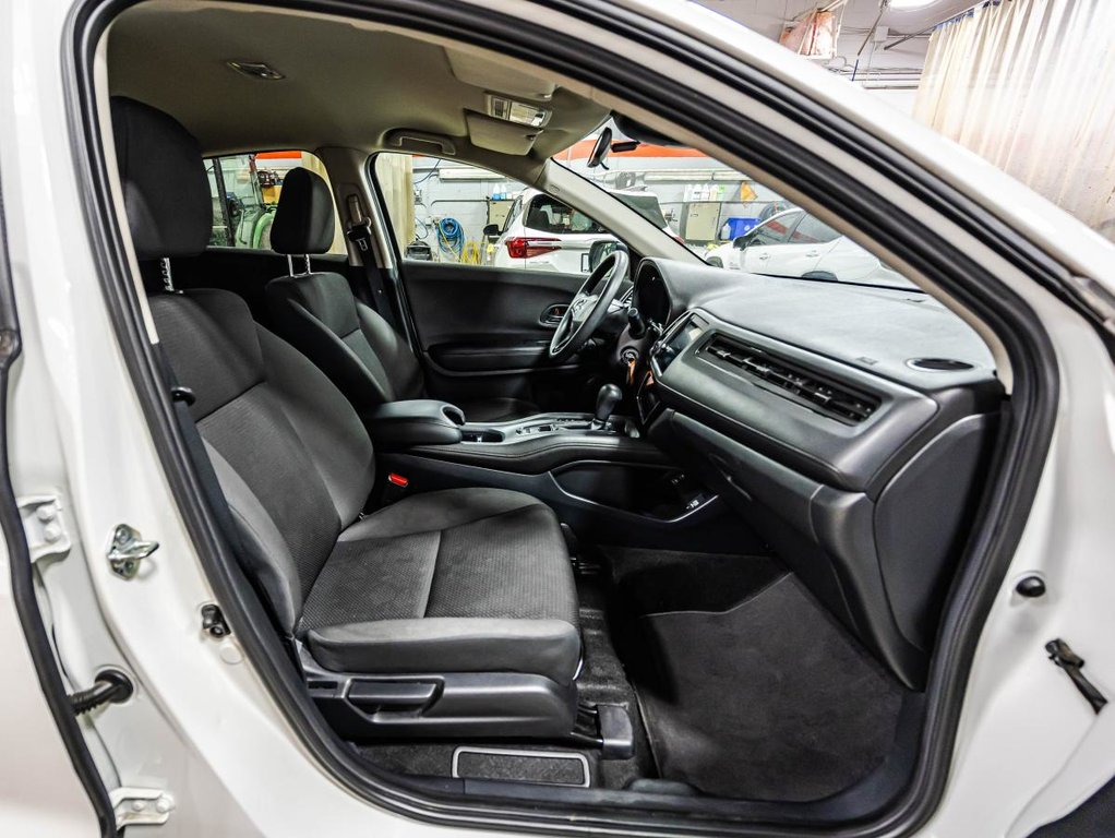 2021 Honda HR-V LX AWD I CARPLAY I MAGS I SIEGES CHAUFFANTS I CAMERA I SECURITE ACTIVE in Montréal, Quebec - 17 - w1024h768px
