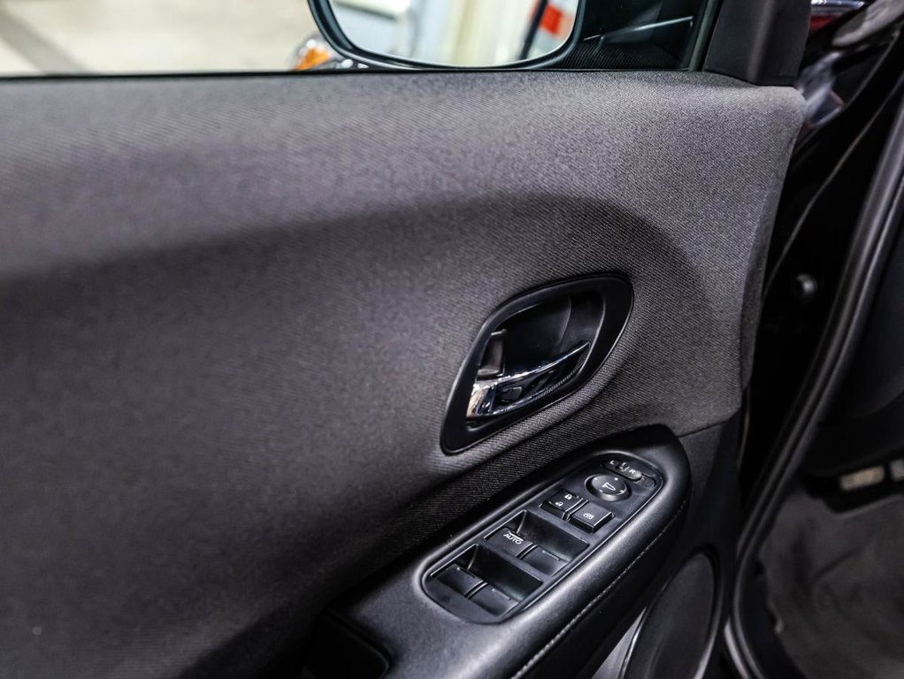 2022 Honda HR-V LX AWD ENTRETIENS CHEZ HONDA I CARPLAY I SIEGES CHAUFFANTS I CAMERA I SECURITE ACTIVE in , Quebec - 8 - w1024h768px