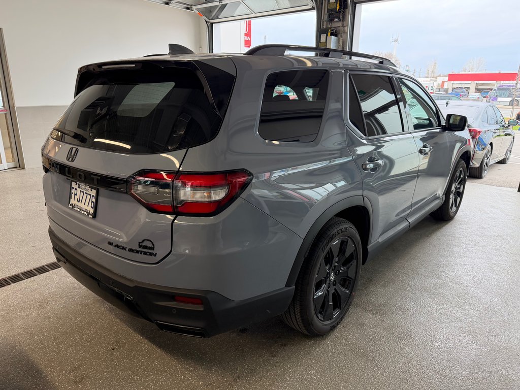 2026 Honda PILOT BLACK EDITION Black edition demo in Montreal, Quebec - 3 - w1024h768px