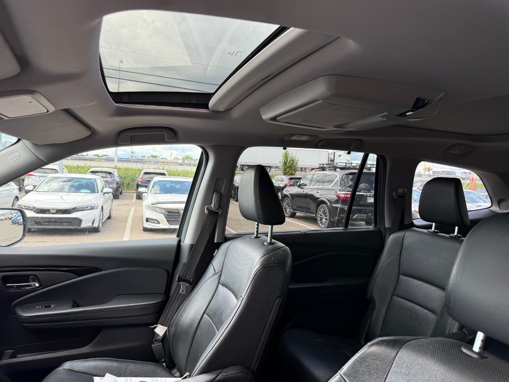 Honda Pilot Touring/26 DOSSIERS D'ENTRETIENT 2019 à Lachenaie, Québec - 11 - w1024h768px