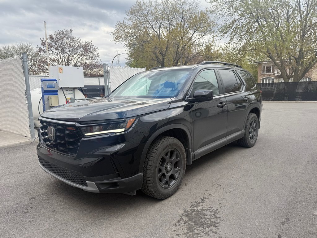 2025 Honda Pilot TrailSport in Montreal, Quebec - 1 - w1024h768px