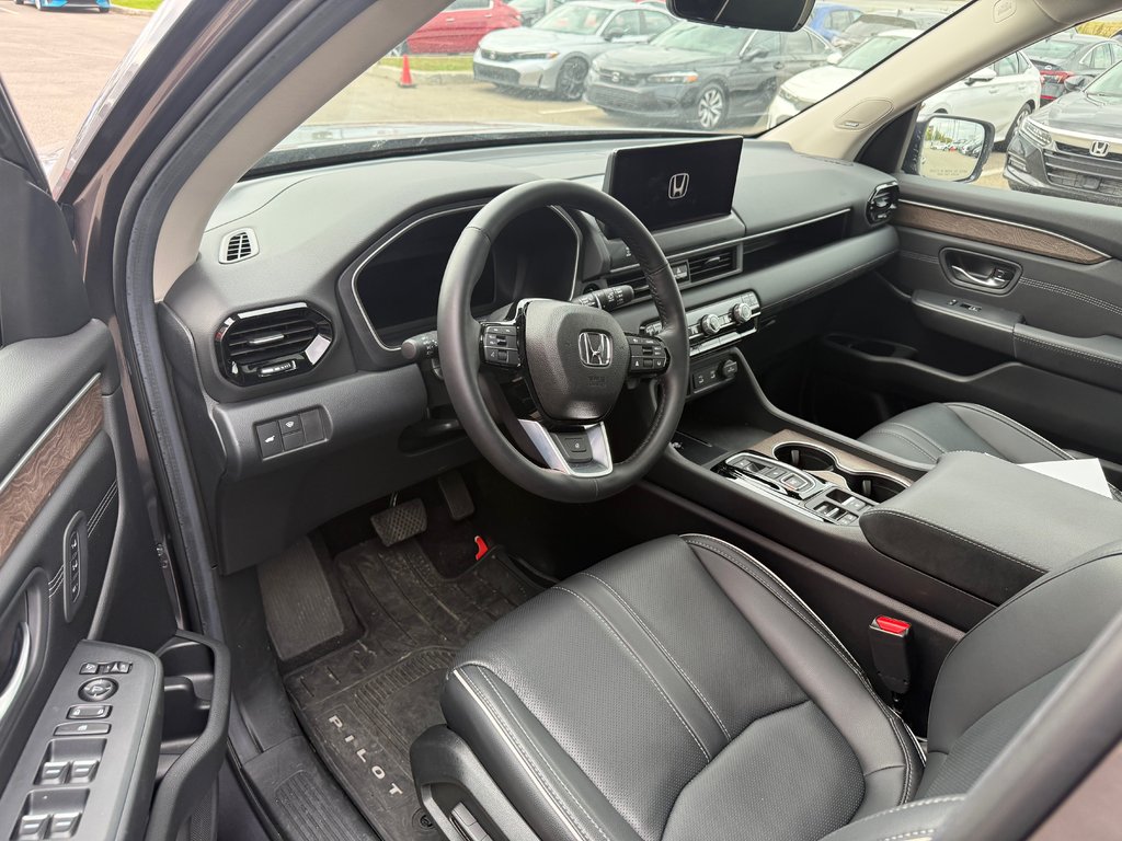 Honda Pilot Touring/AWD/JAMAIS ACCIDENTÉ 2026 à Lachenaie, Québec - 10 - w1024h768px