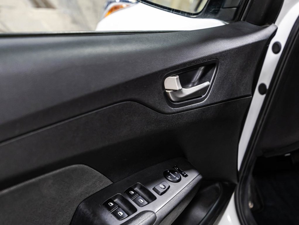 2020 Hyundai Accent Essential 5 portes IVT avec ensemble Confort in , Quebec - 11 - w1024h768px