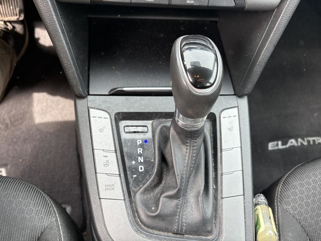 Hyundai Elantra GL  MAGS I  CARPLAY I SIEGES ET VOLANT CHAUFFANTS I CAMERA I SECURITE ACTIVE 2017 à Montréal, Québec - 10 - w1024h768px