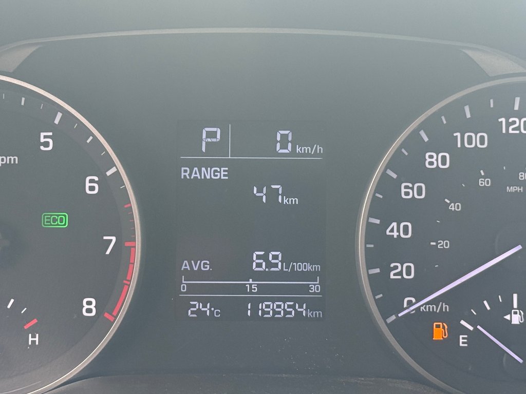 2017 Hyundai Elantra LE in Montreal, Quebec - 2 - w1024h768px