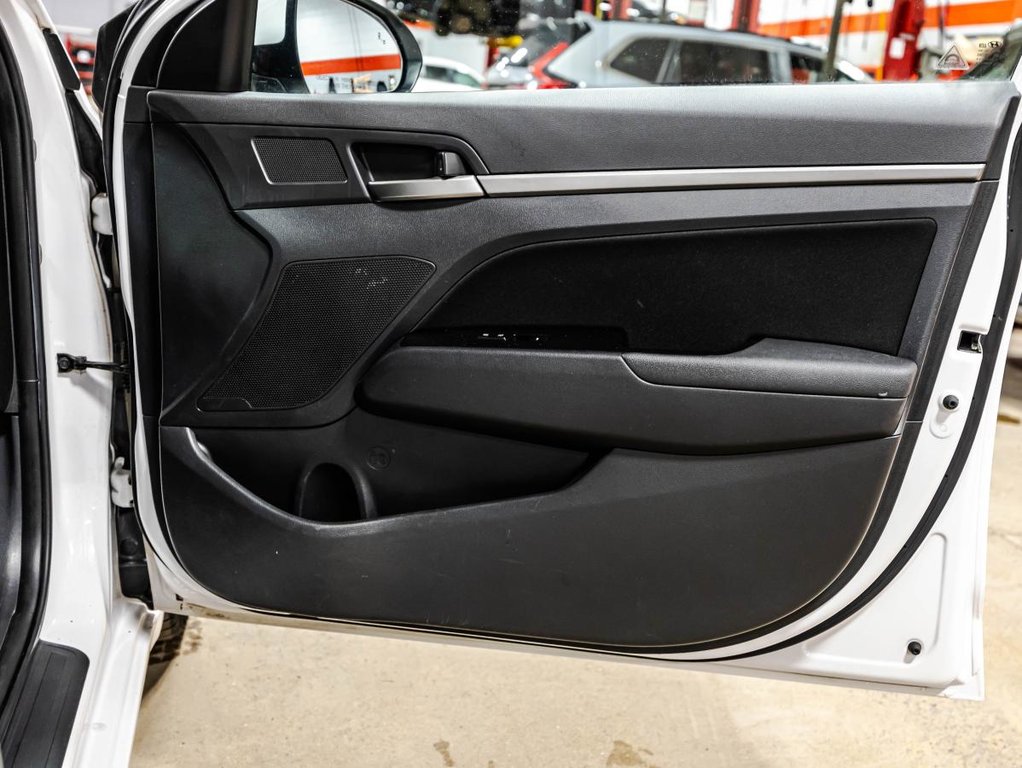 Hyundai Elantra GL SIEGES ET VOLANT CHAUFFANTS I CARPLAY I MAGS I CAMERA I SECURITE ACTIVE 2018 à Montréal, Québec - 16 - w1024h768px