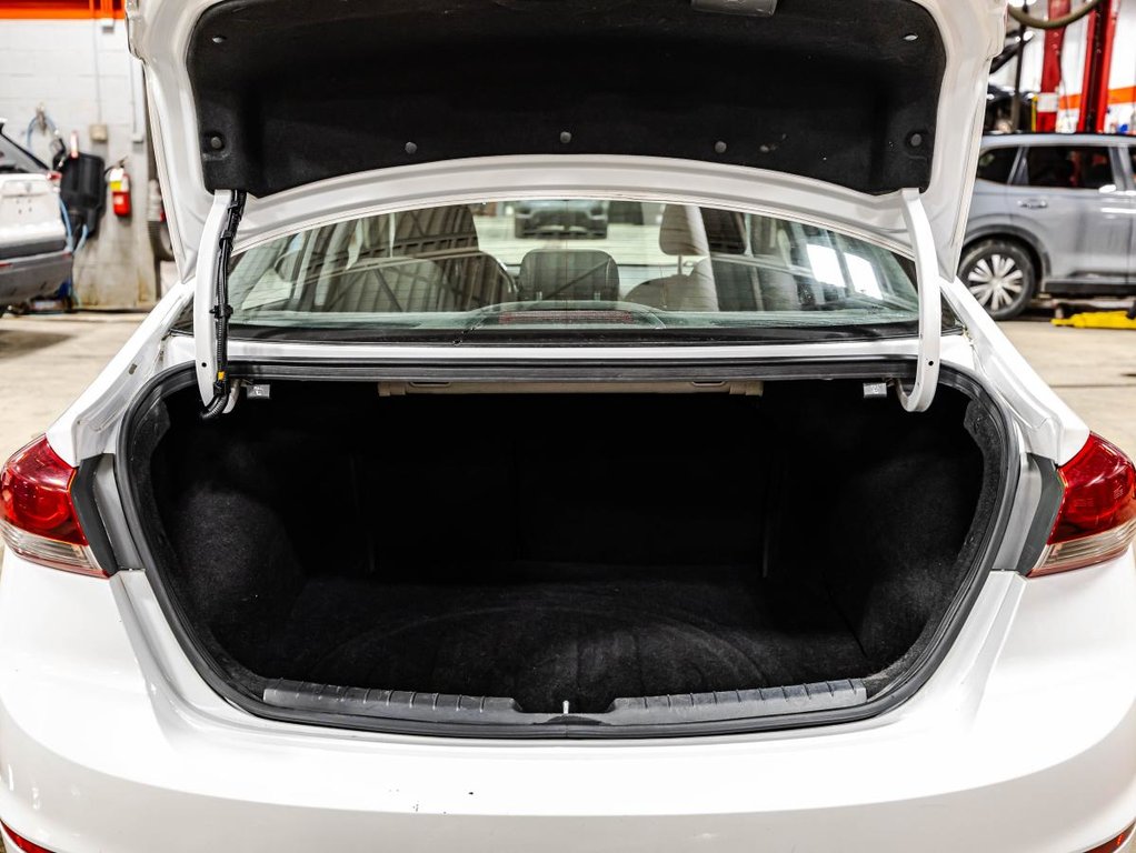 Hyundai Elantra GL SIEGES ET VOLANT CHAUFFANTS I CARPLAY I MAGS I CAMERA I SECURITE ACTIVE 2018 à Montréal, Québec - 15 - w1024h768px