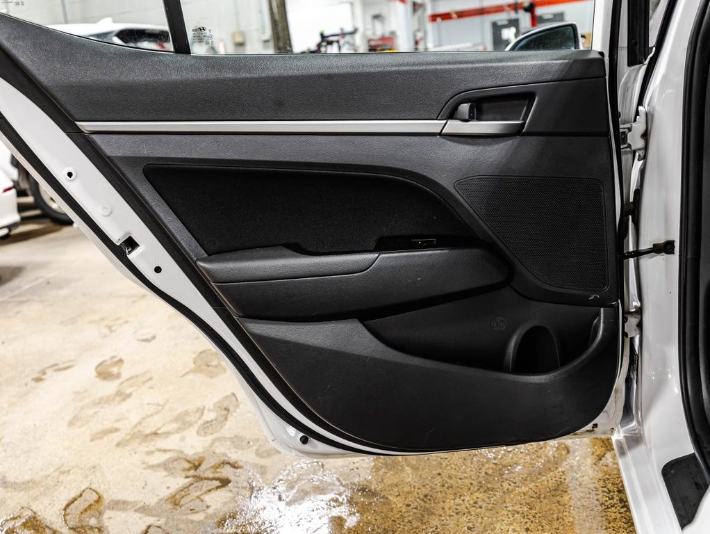 Hyundai Elantra GL SIEGES ET VOLANT CHAUFFANTS I CARPLAY I MAGS I CAMERA I SECURITE ACTIVE 2018 à Montréal, Québec - 12 - w1024h768px