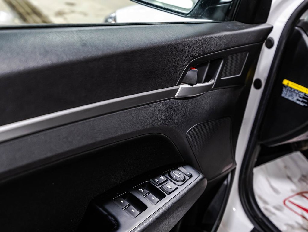 Hyundai Elantra GL SIEGES ET VOLANT CHAUFFANTS I CARPLAY I MAGS I CAMERA I SECURITE ACTIVE 2018 à Montréal, Québec - 11 - w1024h768px