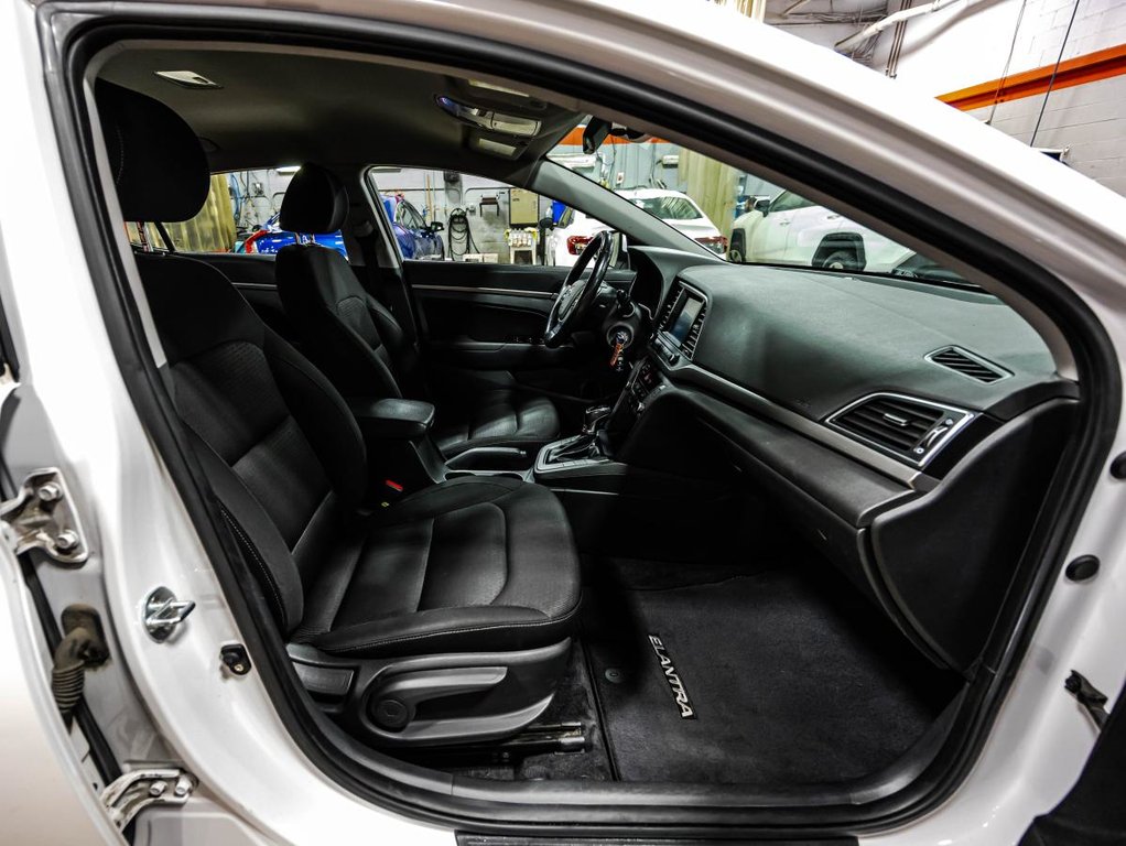 Hyundai Elantra GL SIEGES ET VOLANT CHAUFFANTS I CARPLAY I MAGS I CAMERA I SECURITE ACTIVE 2018 à Montréal, Québec - 17 - w1024h768px