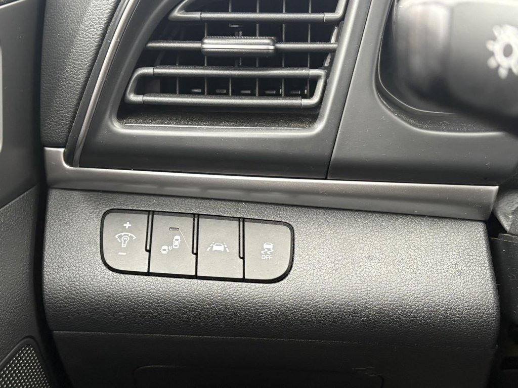 2020 Hyundai Elantra Preferred w/Sun & Safety Package CARPLAY I MAGS I SIEGES ET VOLANT CHAUFFANTS I  CAMERA I in , Quebec - 9 - w1024h768px