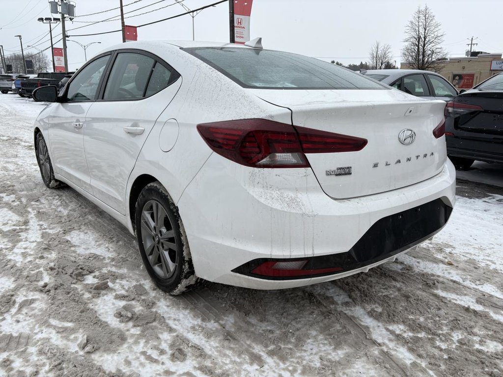 2020 Hyundai Elantra Preferred w/Sun & Safety Package CARPLAY I MAGS I SIEGES ET VOLANT CHAUFFANTS I  CAMERA I in , Quebec - 4 - w1024h768px