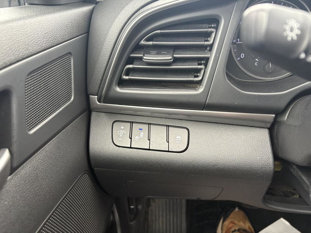 Hyundai Elantra Preferred 2020 à , Québec - 9 - w1024h768px