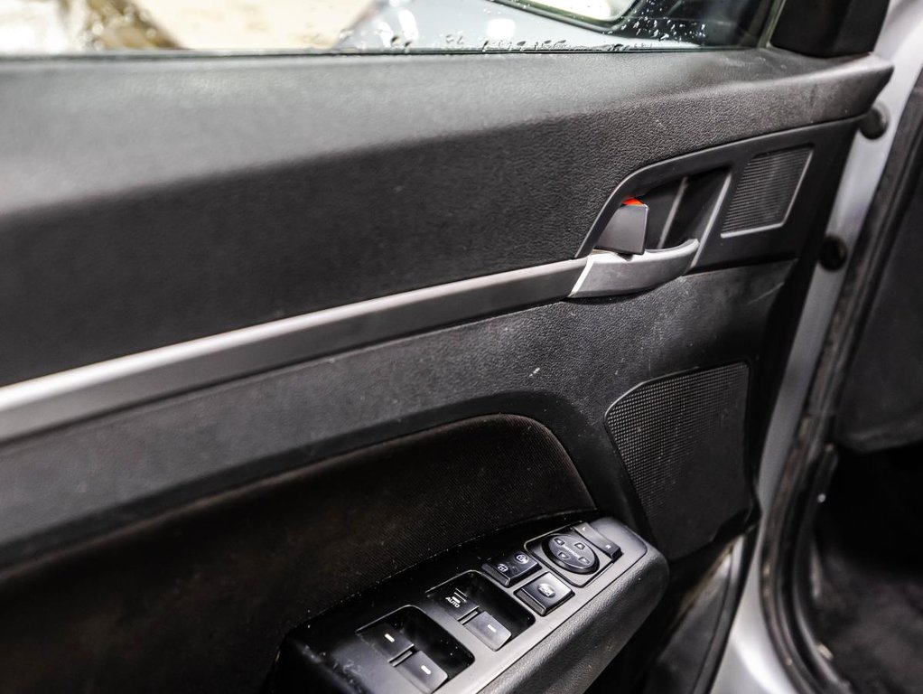 Hyundai Elantra Preferred w/Sun & Safety Package I 2020 à Montréal, Québec - 12 - w1024h768px