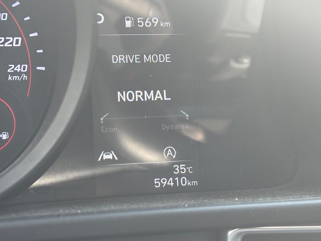 Hyundai Elantra Essential 2021 à Montréal, Québec - 5 - w1024h768px