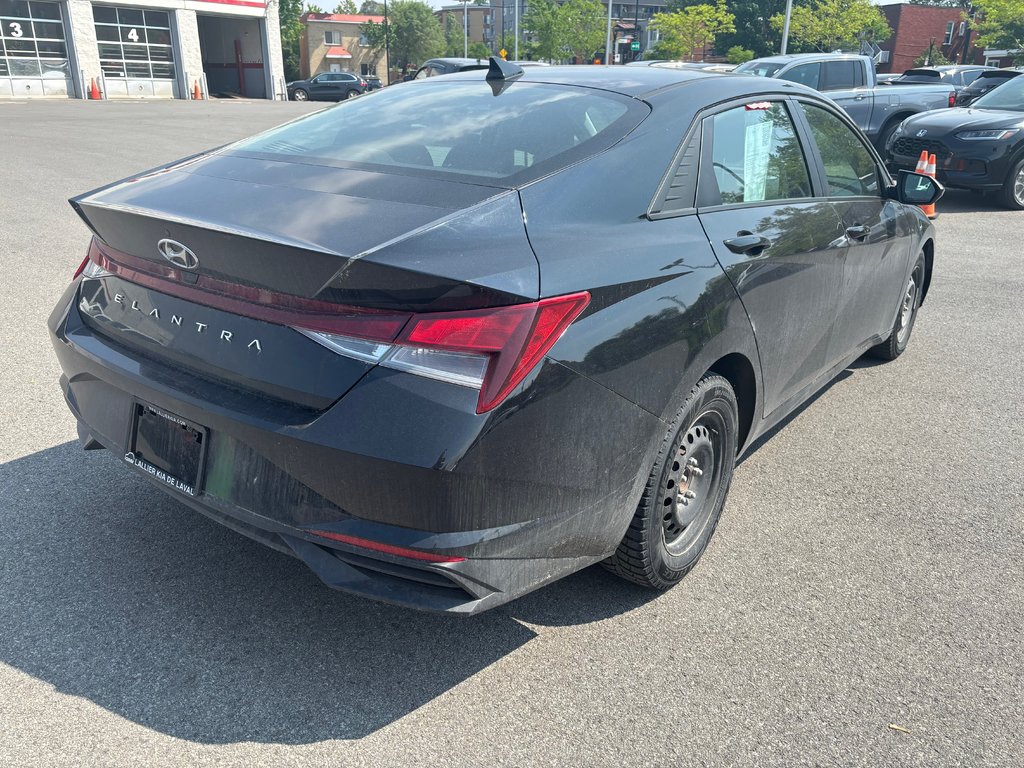 Hyundai Elantra Essential 2021 à Montréal, Québec - 3 - w1024h768px