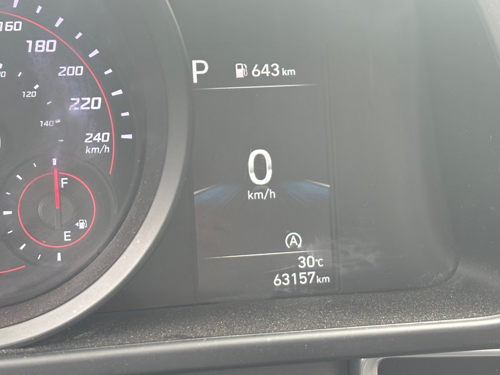 Hyundai Elantra Essential 2021 à Montréal, Québec - 5 - w1024h768px