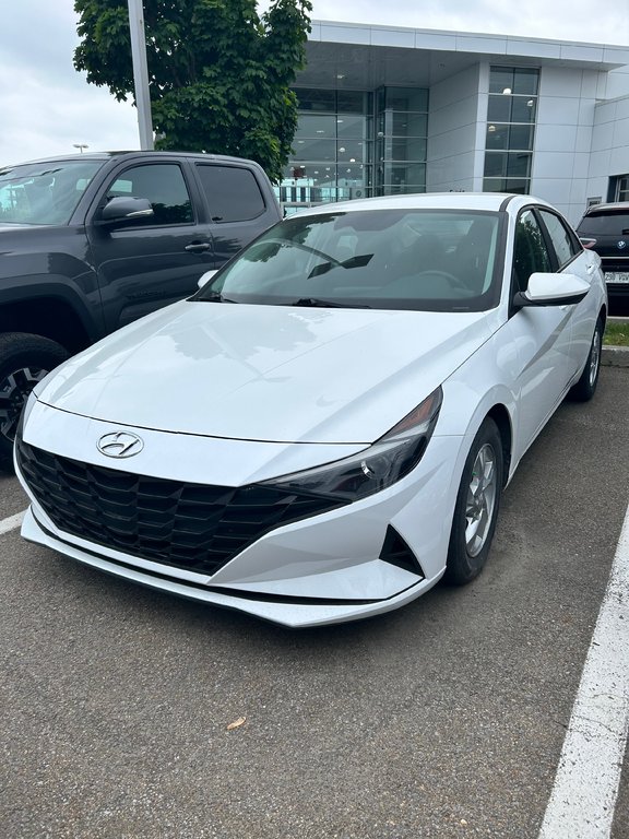 Hyundai Elantra Essential 2021 à Lachenaie, Québec - 1 - w1024h768px
