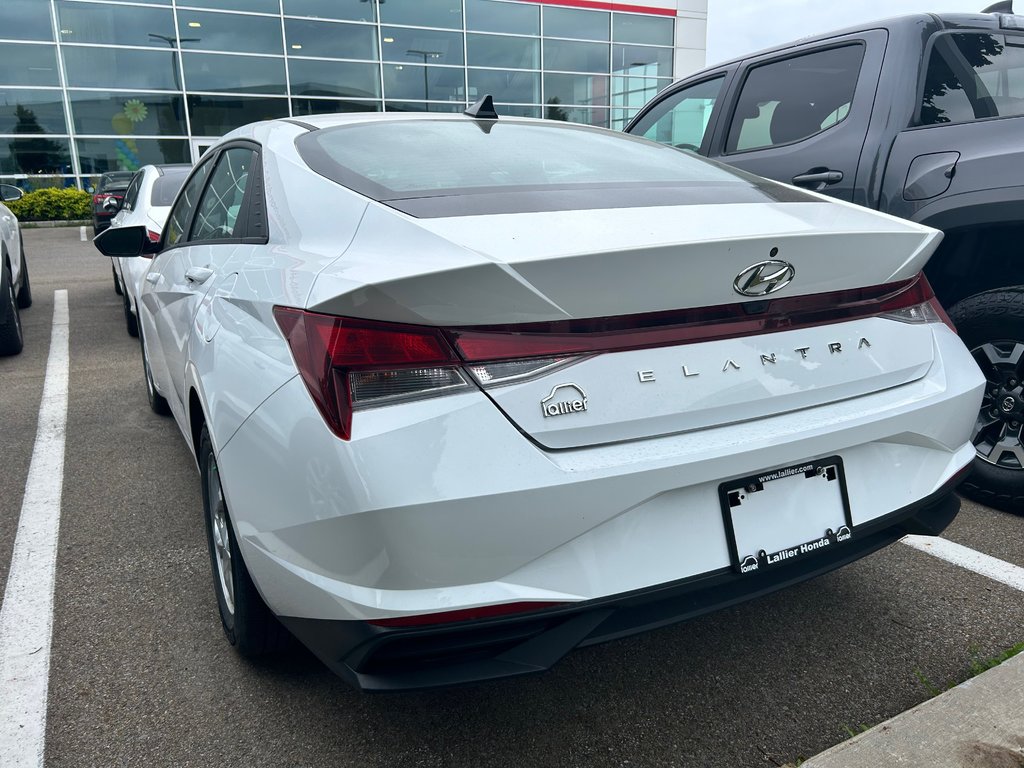 Hyundai Elantra Essential 2021 à Lachenaie, Québec - 2 - w1024h768px