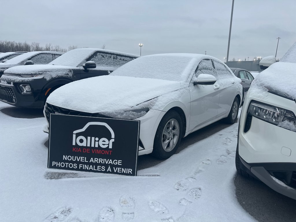 Hyundai Elantra Essential 2023 à , Québec - 1 - w1024h768px