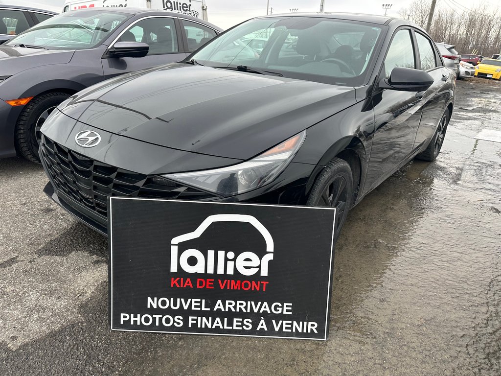 2023 Hyundai Elantra Preferred in Montréal, Quebec - 1 - w1024h768px