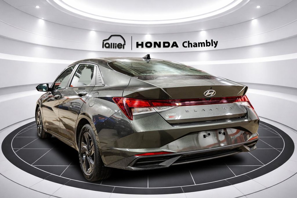 Hyundai Elantra Preferred ENS TECH I FREINS NEUFS AUX 4 ROUES I CARPLAY I MAGS I SIEGES ET VOLANT CHAUFFANTS I 2023 à Montréal, Québec - 5 - w1024h768px