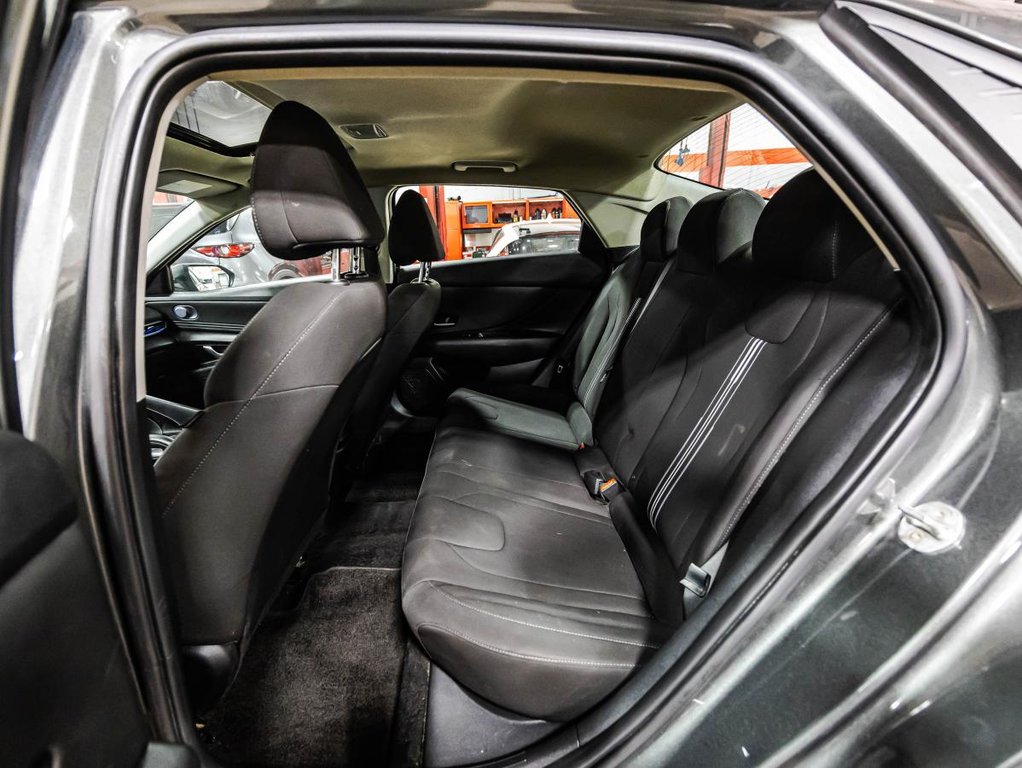 Hyundai Elantra Preferred ENS TECH I FREINS NEUFS AUX 4 ROUES I CARPLAY I MAGS I SIEGES ET VOLANT CHAUFFANTS I 2023 à Montréal, Québec - 14 - w1024h768px