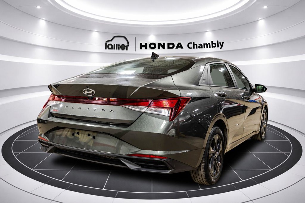Hyundai Elantra Preferred ENS TECH I FREINS NEUFS AUX 4 ROUES I CARPLAY I MAGS I SIEGES ET VOLANT CHAUFFANTS I 2023 à Montréal, Québec - 7 - w1024h768px