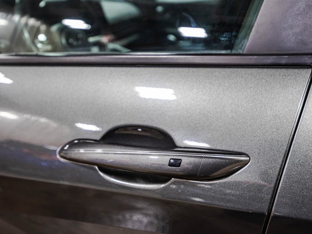 Hyundai Elantra Preferred ENS TECH I FREINS NEUFS AUX 4 ROUES I CARPLAY I MAGS I SIEGES ET VOLANT CHAUFFANTS I 2023 à Montréal, Québec - 11 - w1024h768px