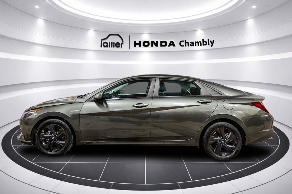 Hyundai Elantra Preferred ENS TECH I FREINS NEUFS AUX 4 ROUES I CARPLAY I MAGS I SIEGES ET VOLANT CHAUFFANTS I 2023 à Montréal, Québec - 4 - w1024h768px